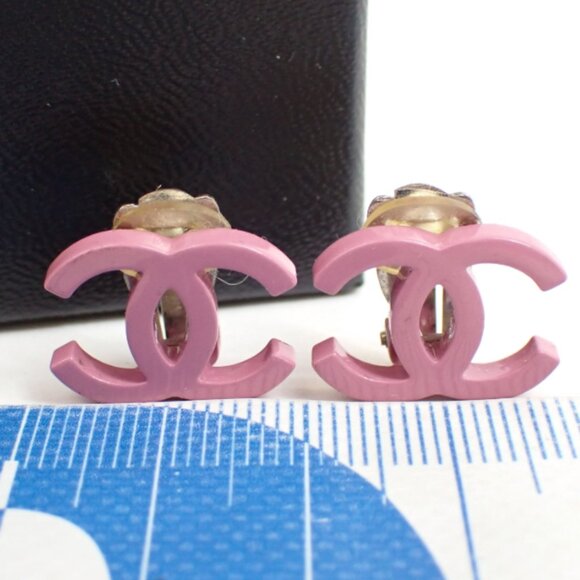 Chanel Pink CC Enamel Clip on Earrings - Picture 1 of 4